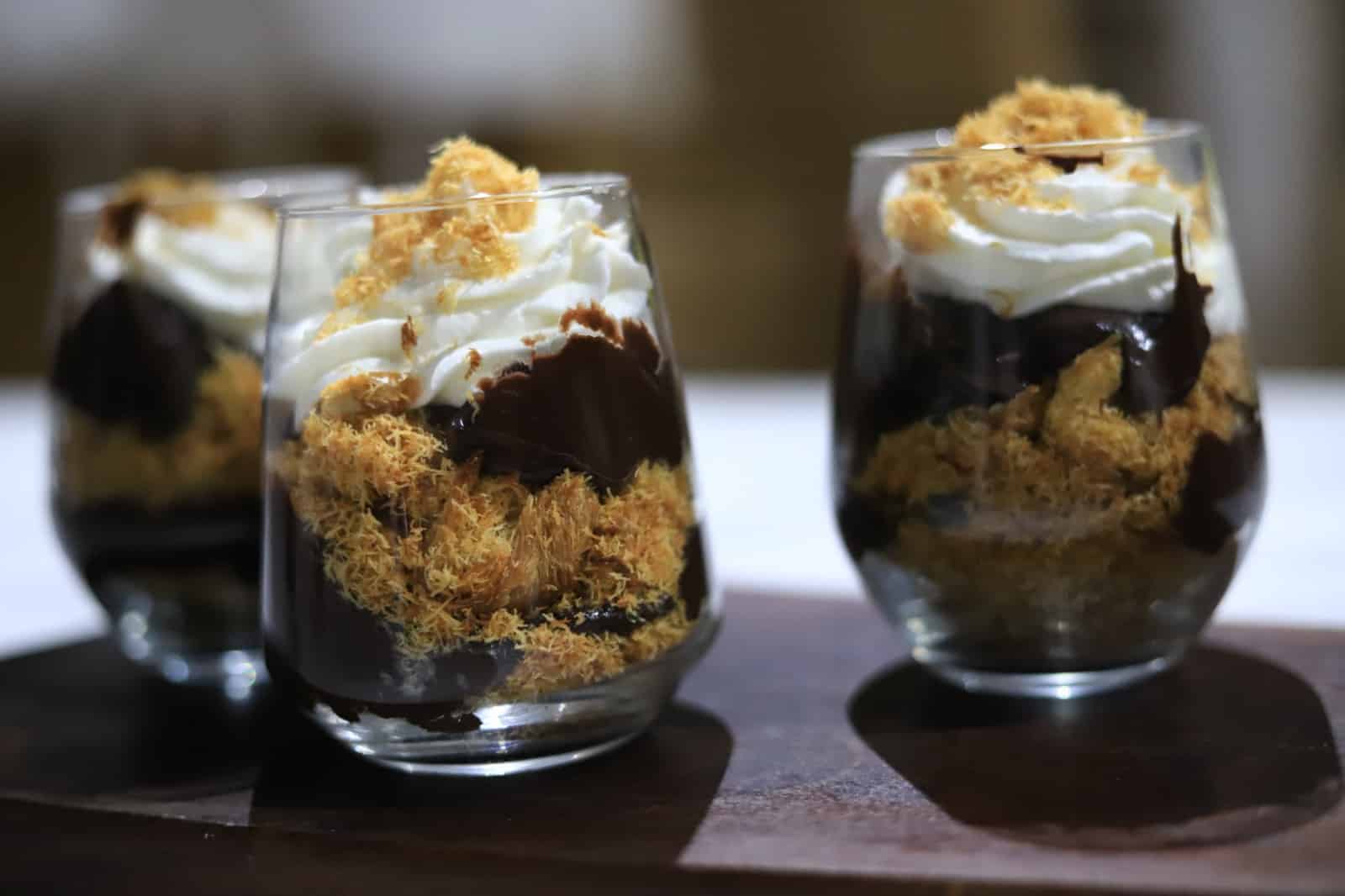 أكواب الكنافة وبودينج الشوكولاتة