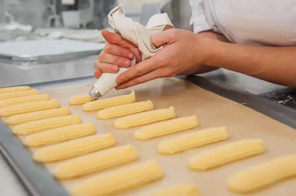 بأكثر من حيلة.. ما هو بديل ماكينة البسكويت؟