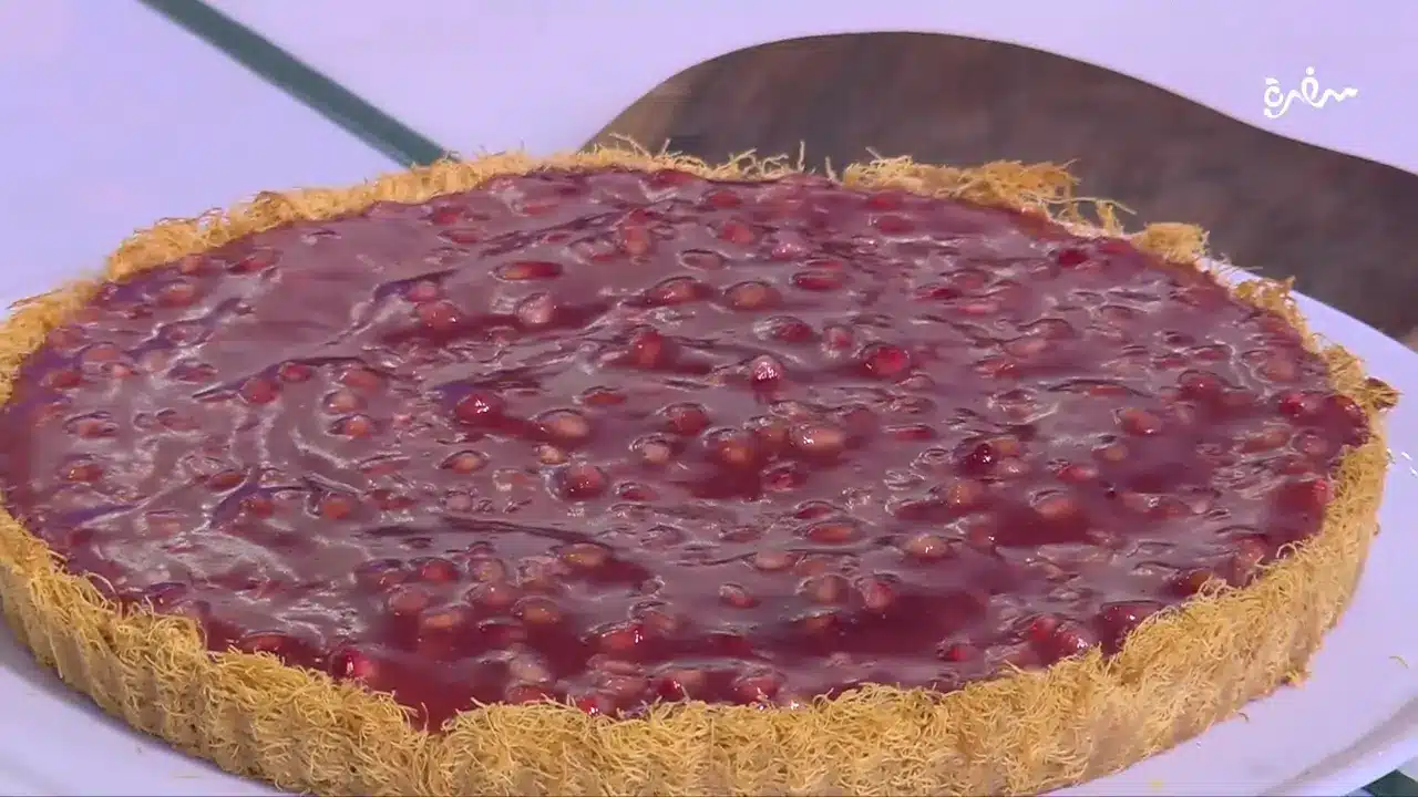 تارت الكنافة بالكريمة واللبنة مع الرمان