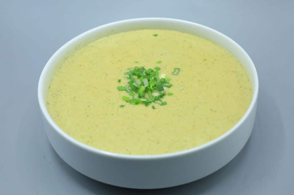 شوربة بروكلي بالجبنة