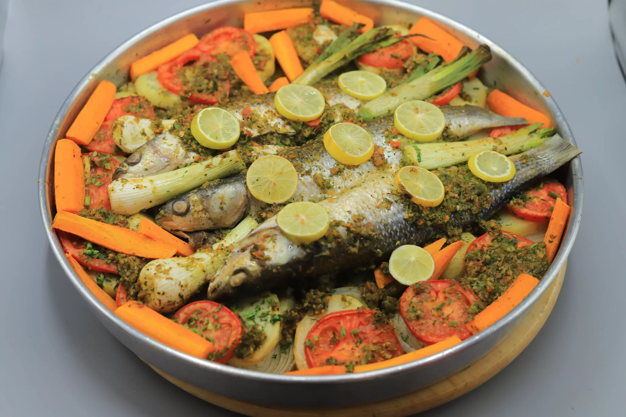 صينية بوري بالبطاطس والأعشاب