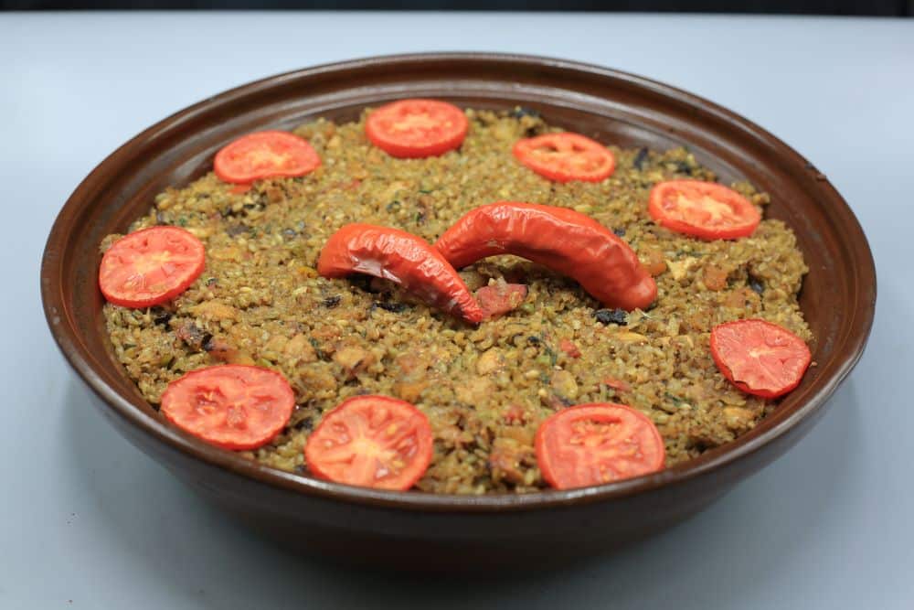 طاجن الفريك بالدجاج والفواكة المجففة