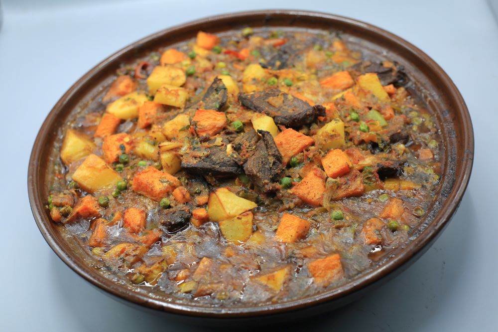 طاجن خضار مشكل باللحمة