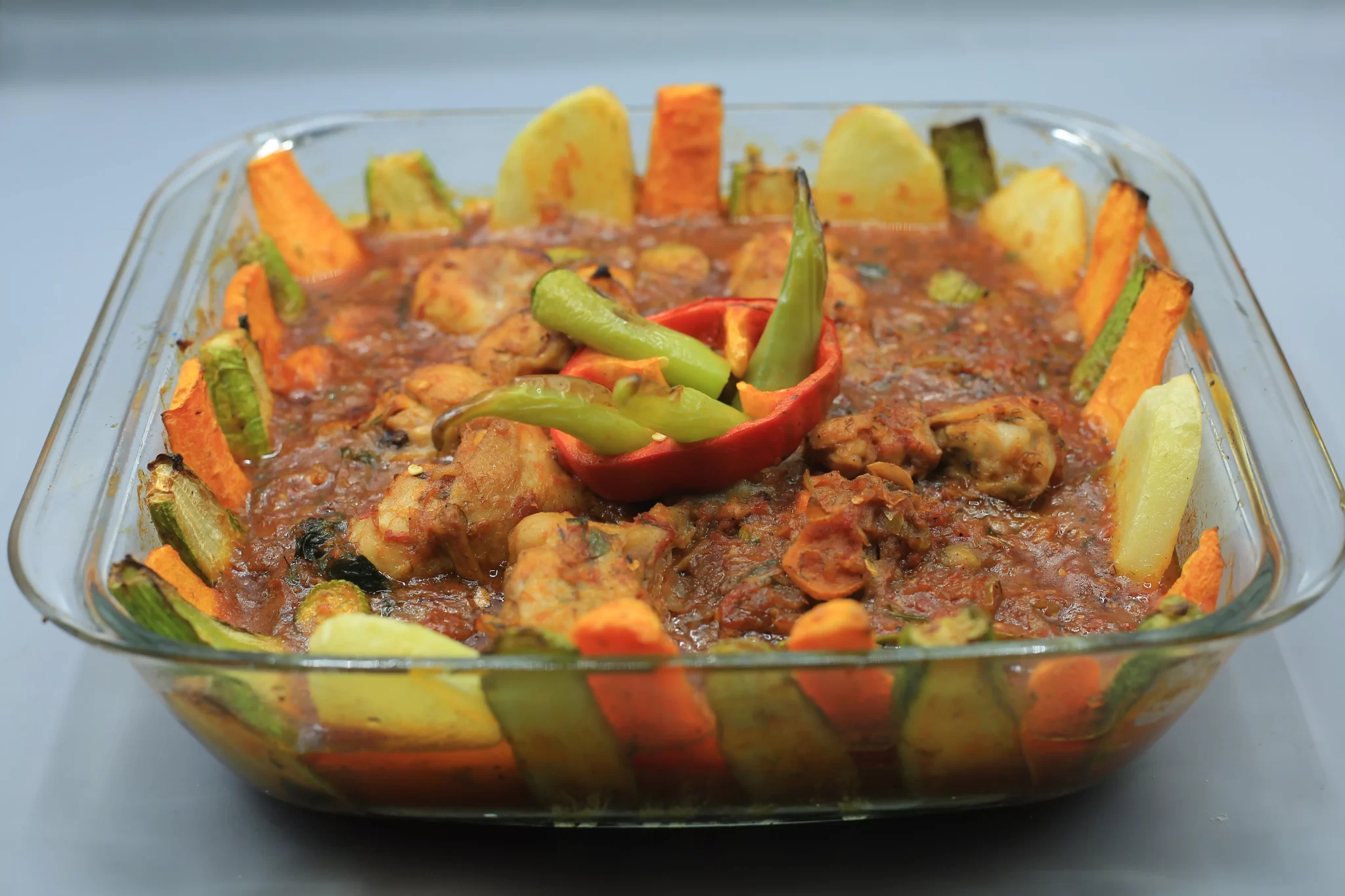 طاجن دبابيس دجاج بالكوسة والجزر