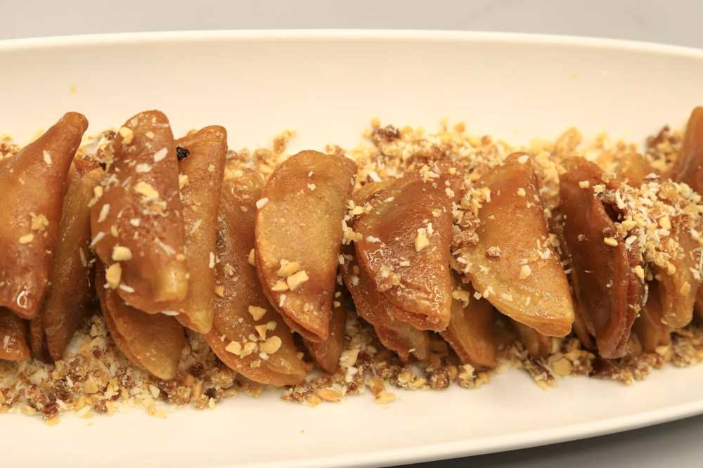 قطايف بالعجوة والسوداني