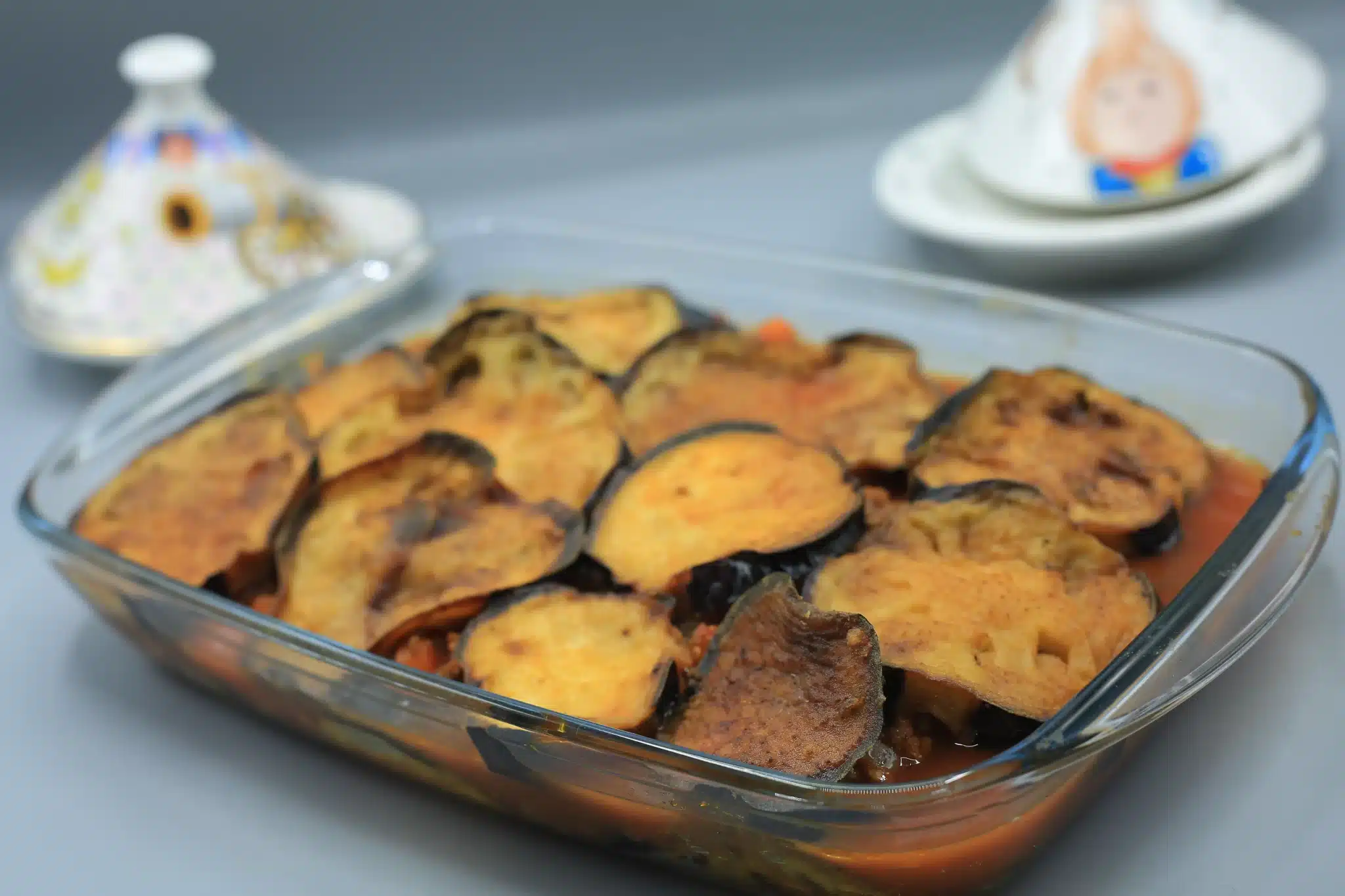 مسقعه باللحمة المفرومة والزبيب