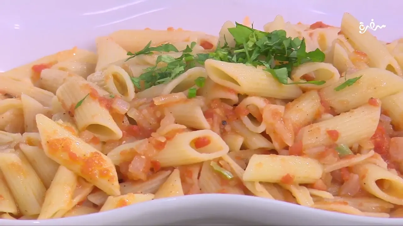 مكرونة بالصوص الأحمر