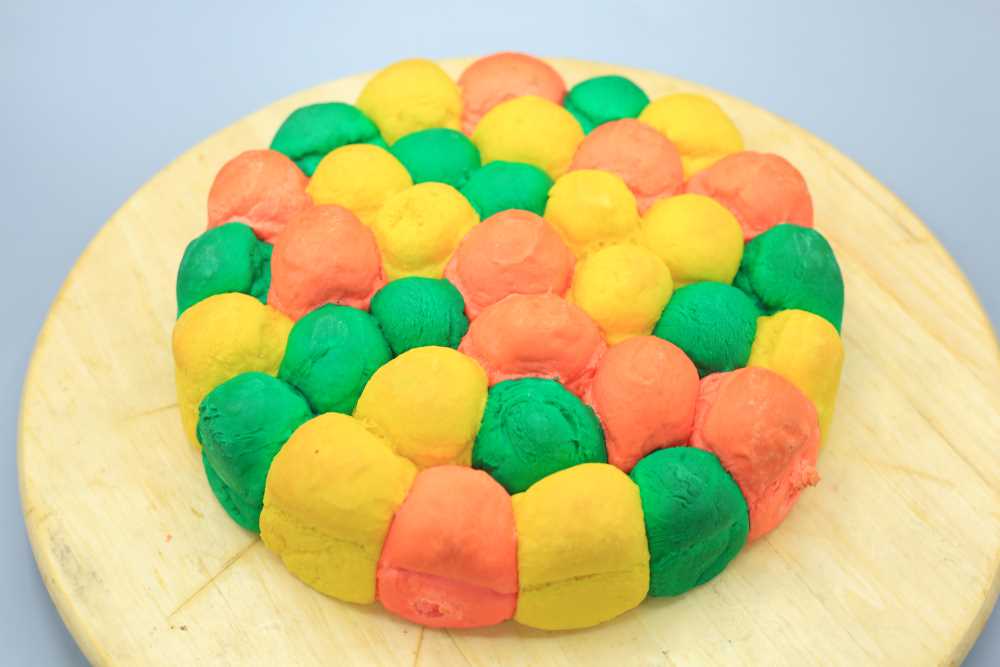 خلية نحل ملونة