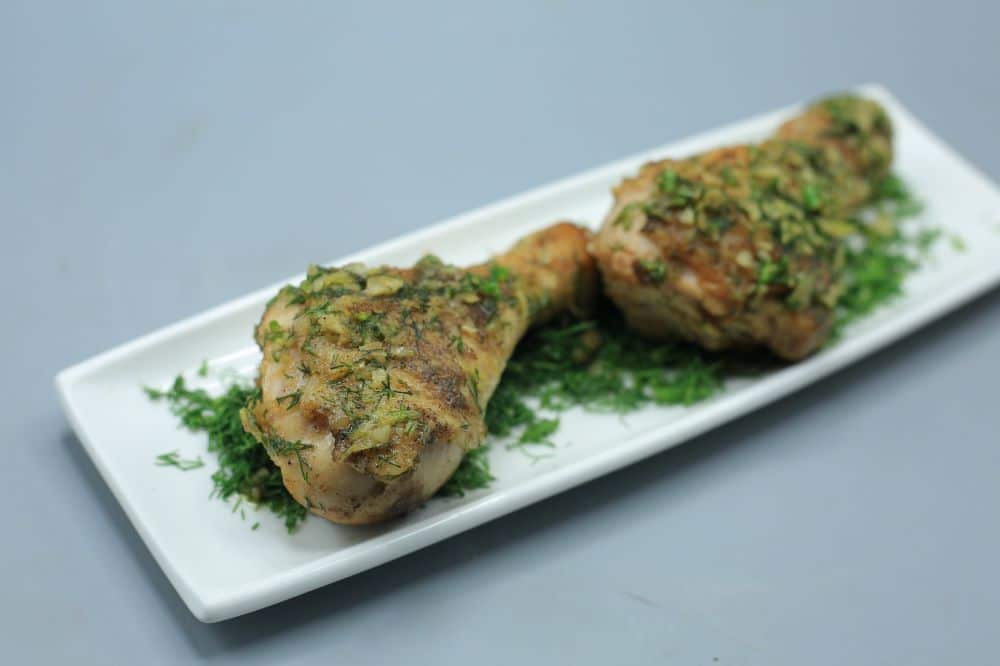 دبابيس دجاج بصوص الثوم والليمون