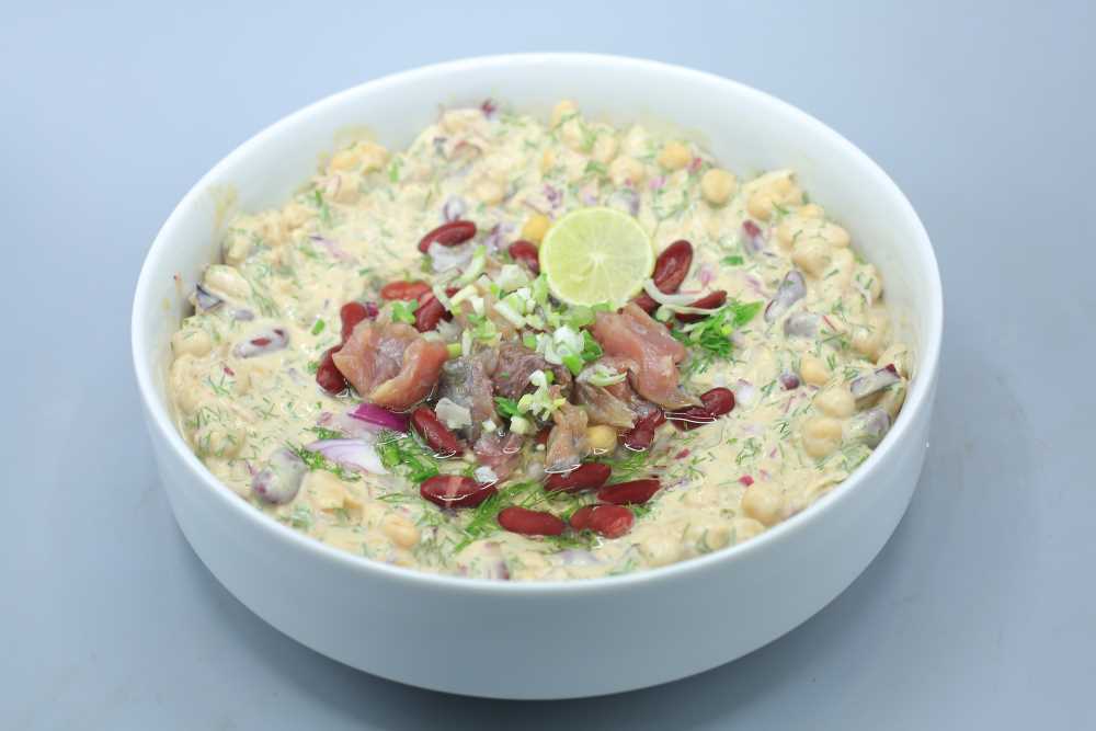 سلطة فسيخ بالحمص