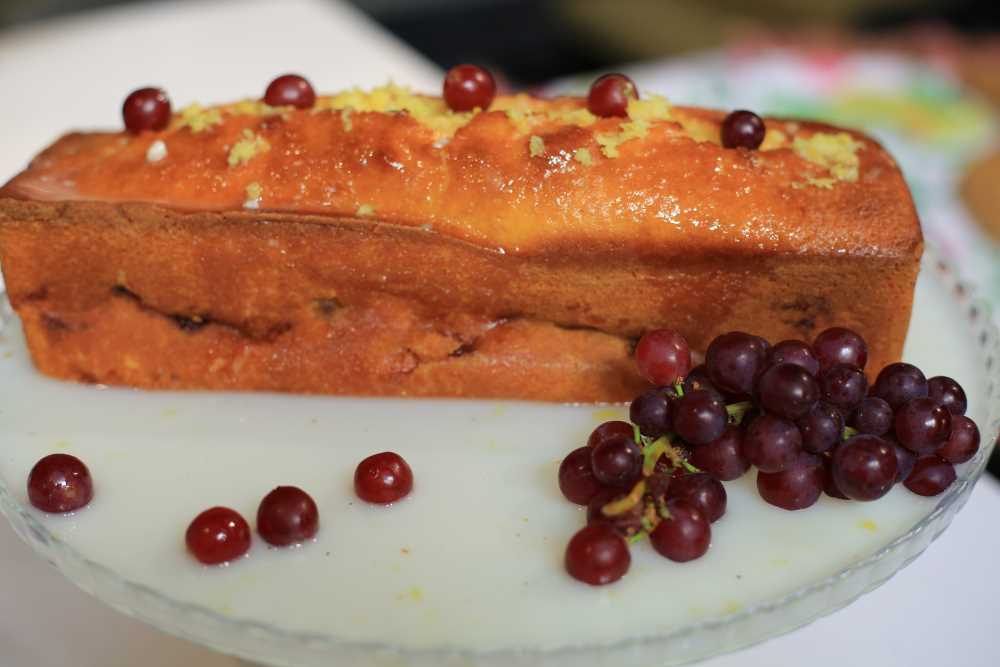 كيكة الليمون والعنب الأحمر
