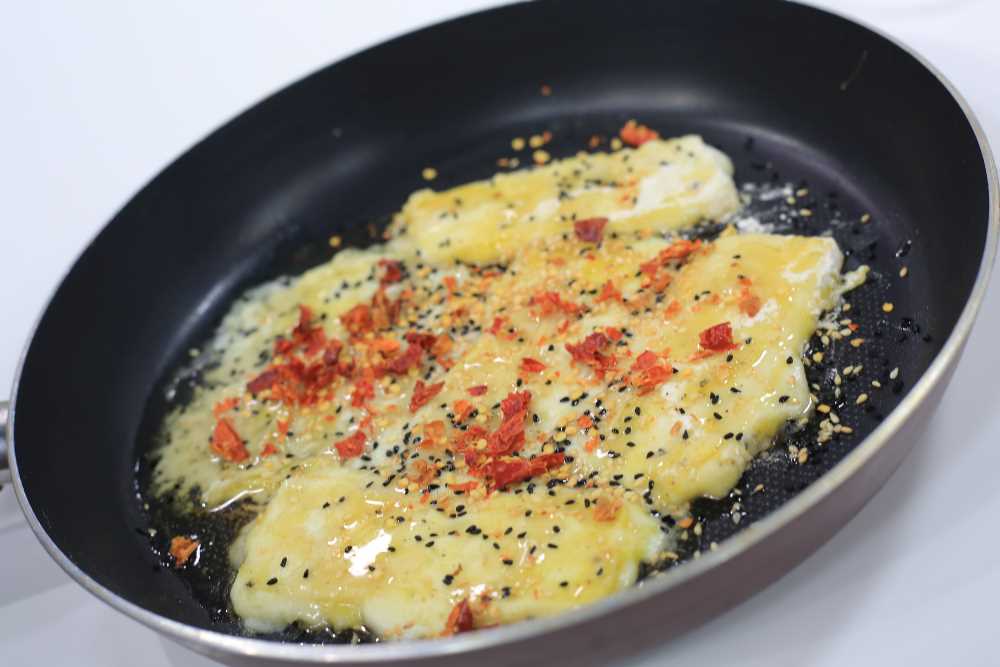 بار الجبنة الفيتا والسمسم