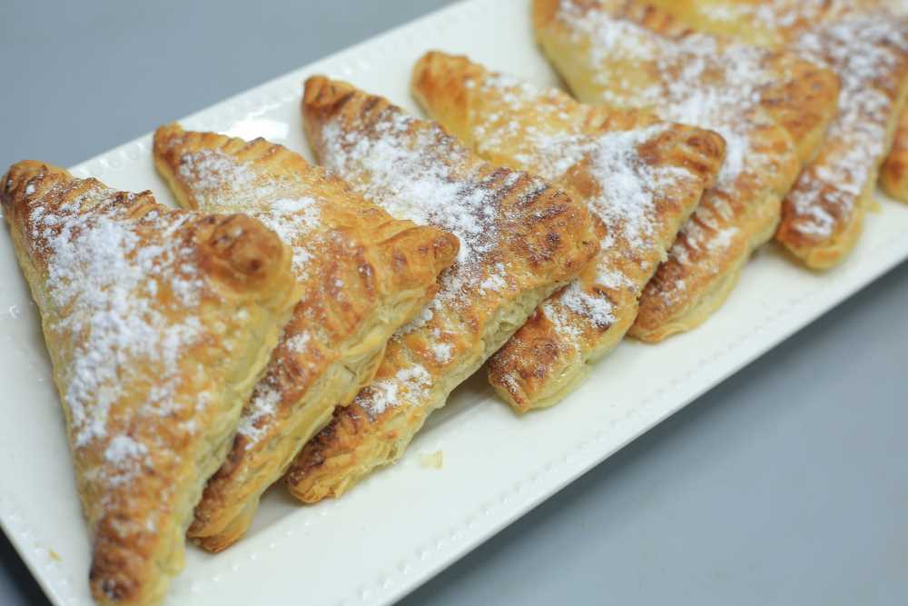 باف بيستري بحشوة كريمة الليمون