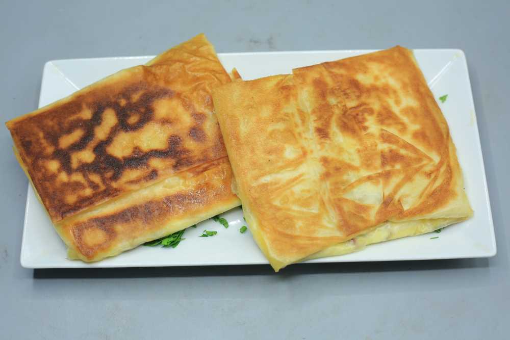 جلاش بالجبنة والبسطرمة