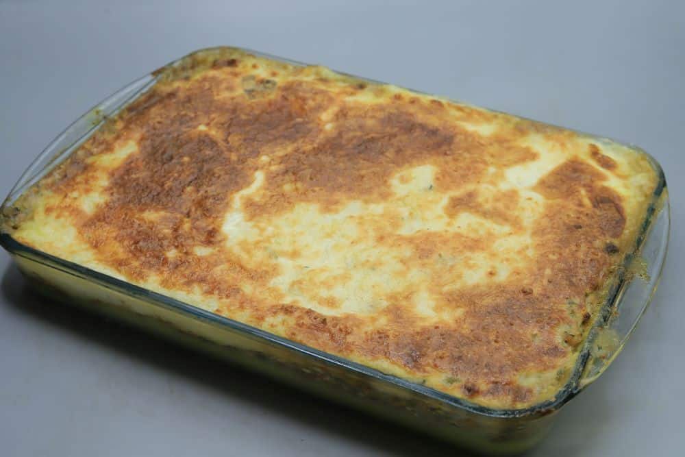 طاجن بطاطس مهروسة بالدجاج والبشاميل