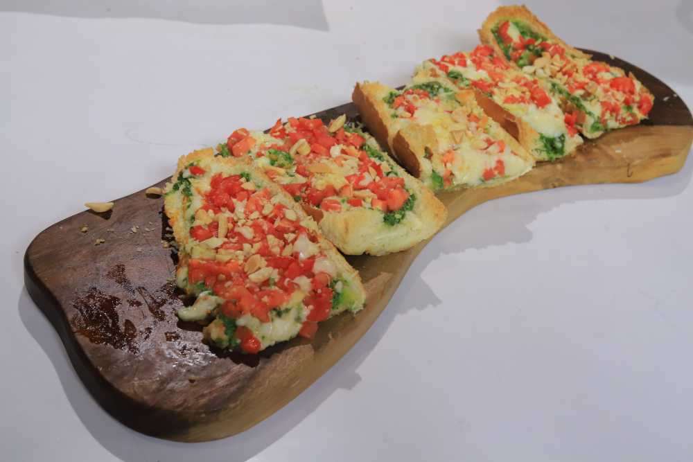 مقبلات العيش بالسبانخ