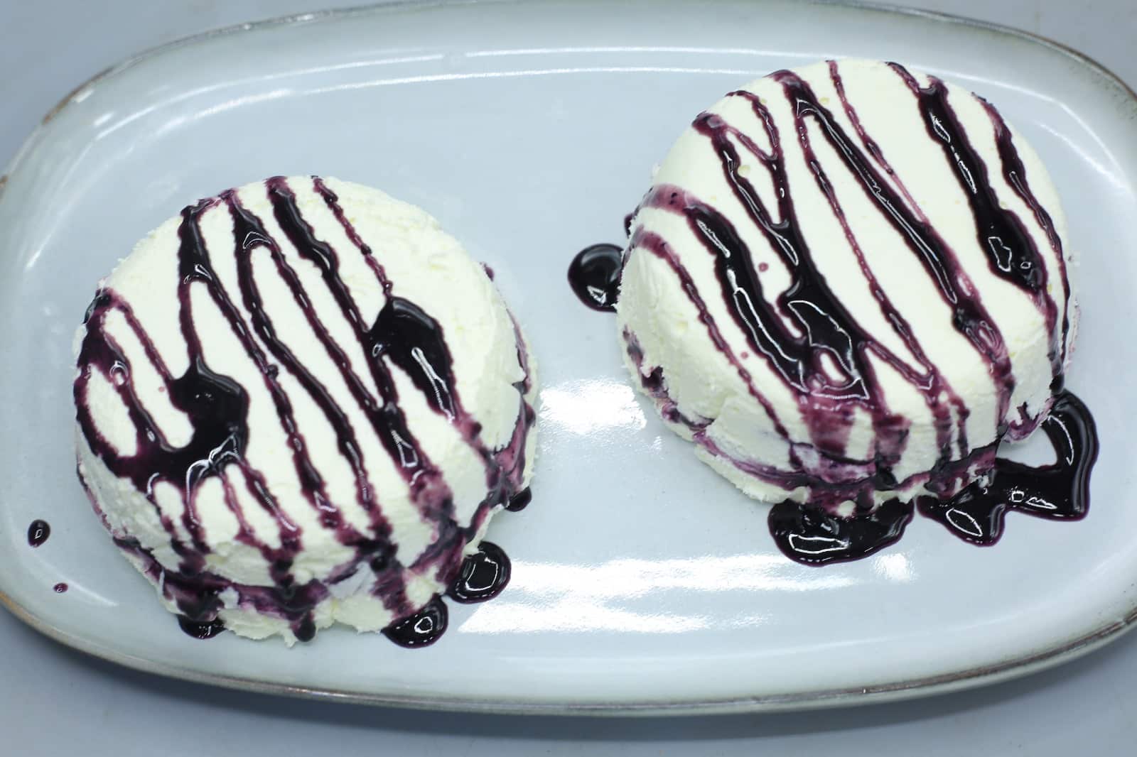 آيس كريم زبادي توت