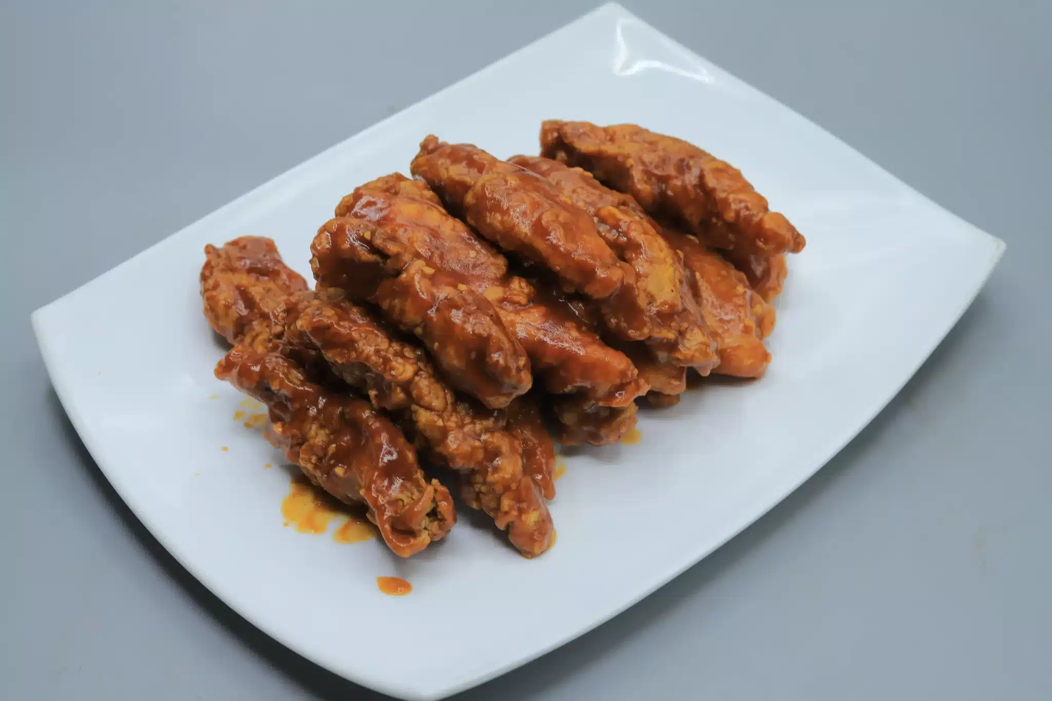 تندر دجاج مقرمش مغطى بصوص الثوم والعسل