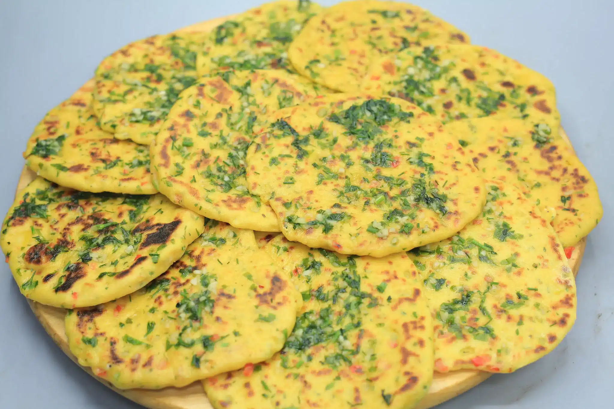 خبز البقدونس بالجبنة