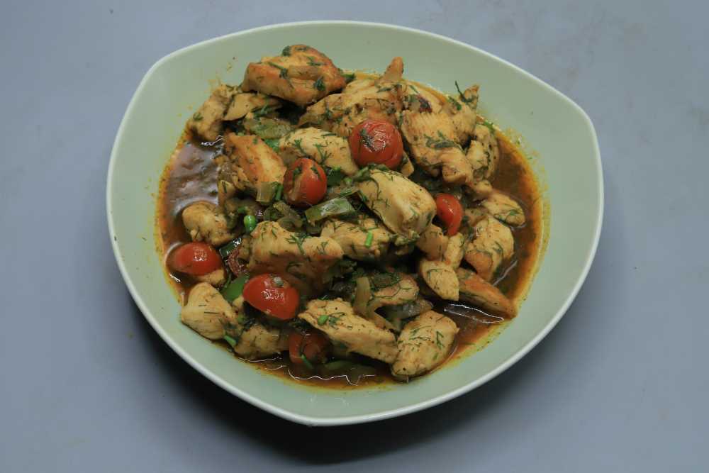 دجاج بالشبت والطماطم