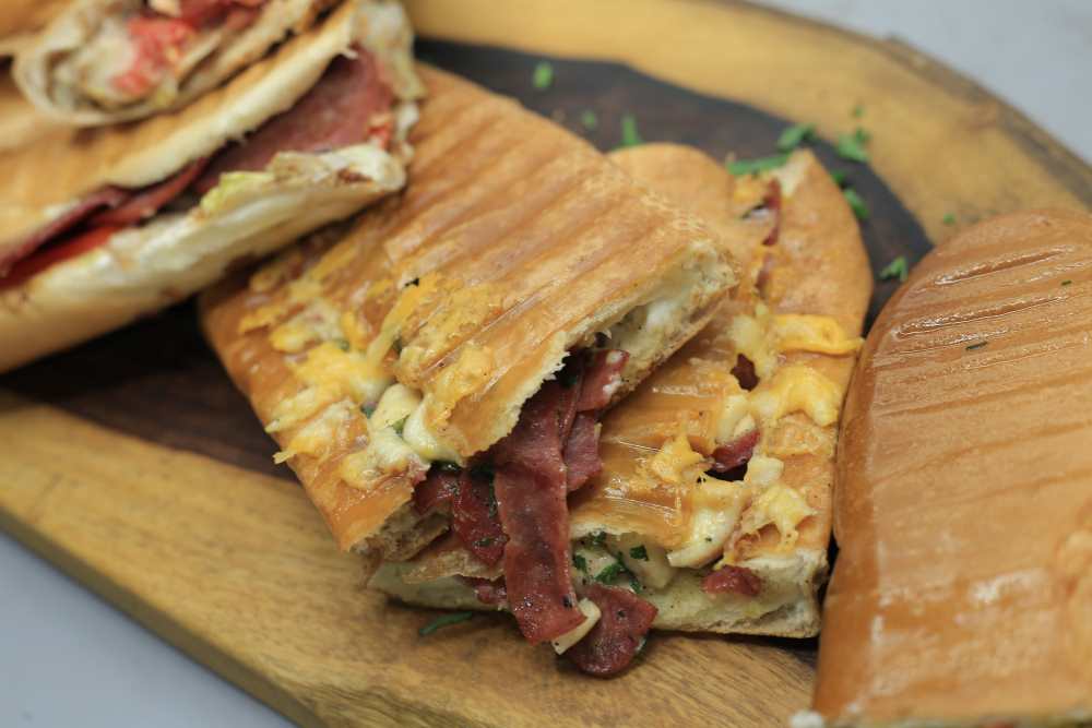 ساندوتش روست بيف