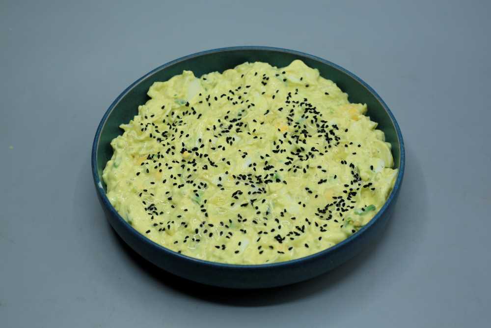 سلطة بيض مسلوق بالجبنة القريش