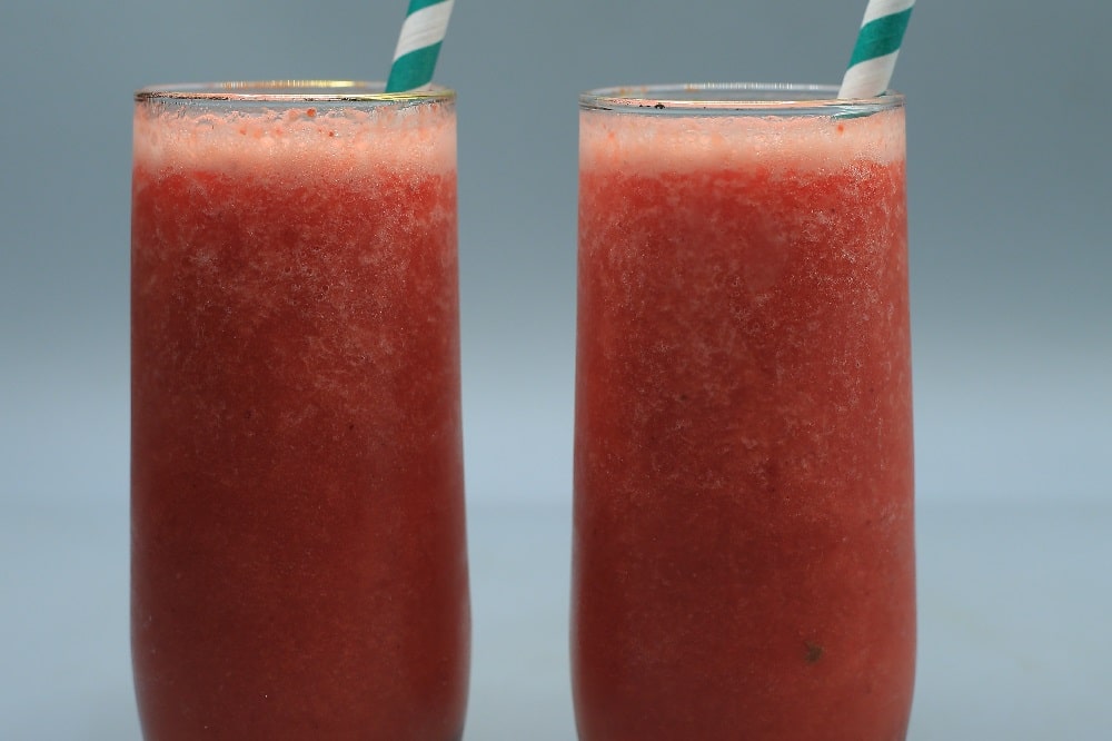 سموذي البطيخ والفراولة بالأناناس