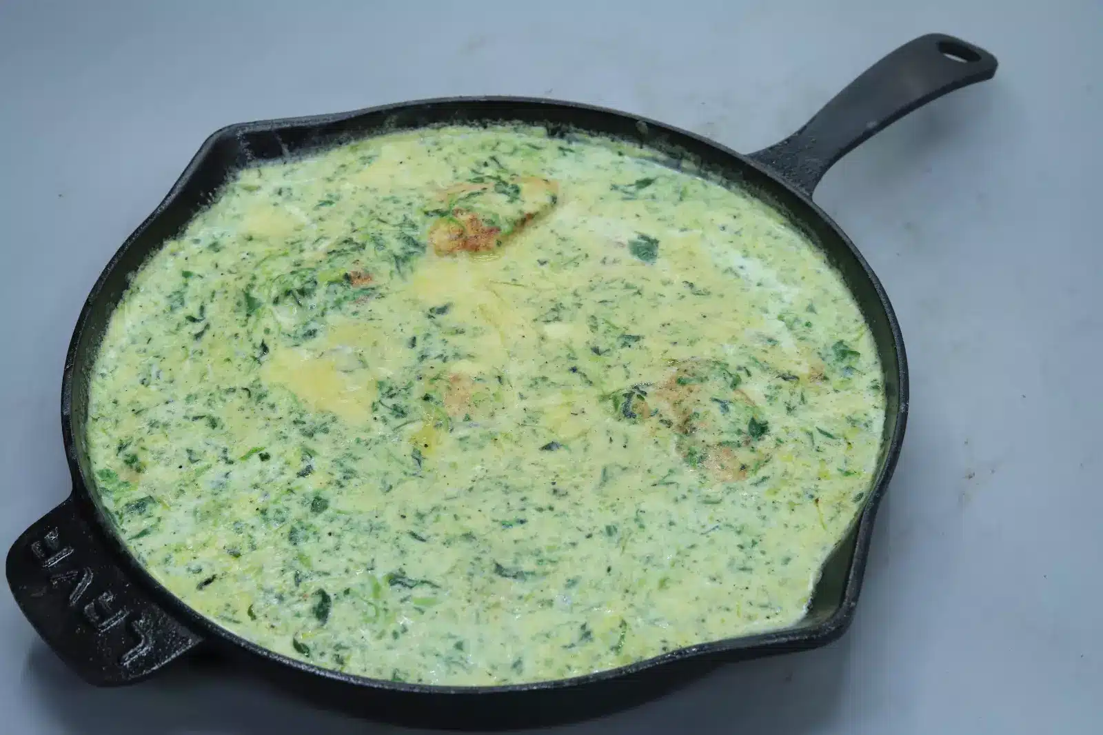 صدور دجاج بالسبانخ والكريمة