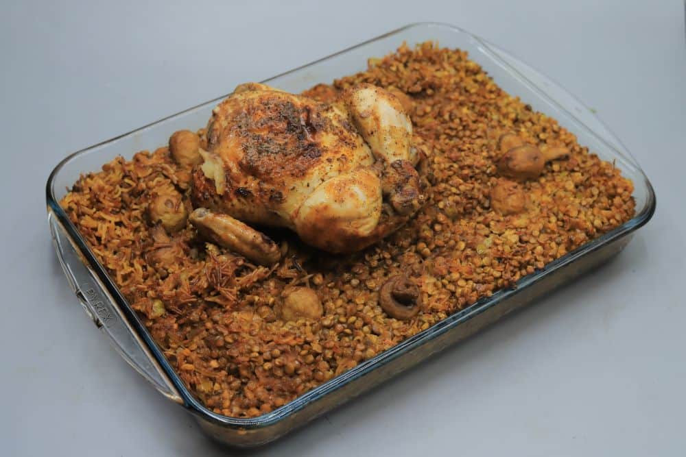 طاجن شعرية بالدجاج والعدس