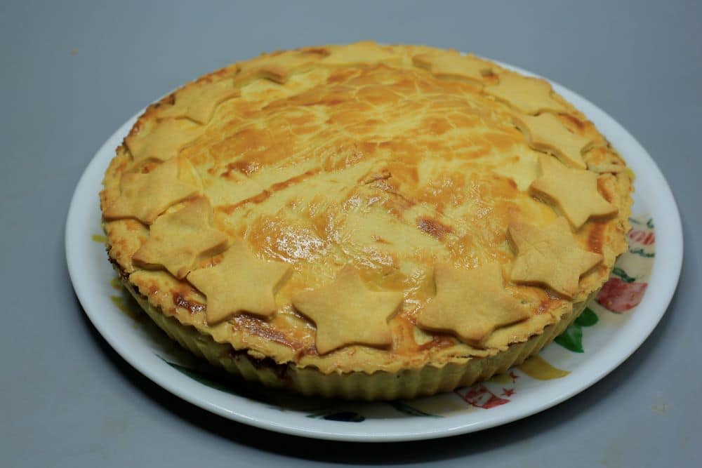 فطيرة اللحم بالبصل المكرمل