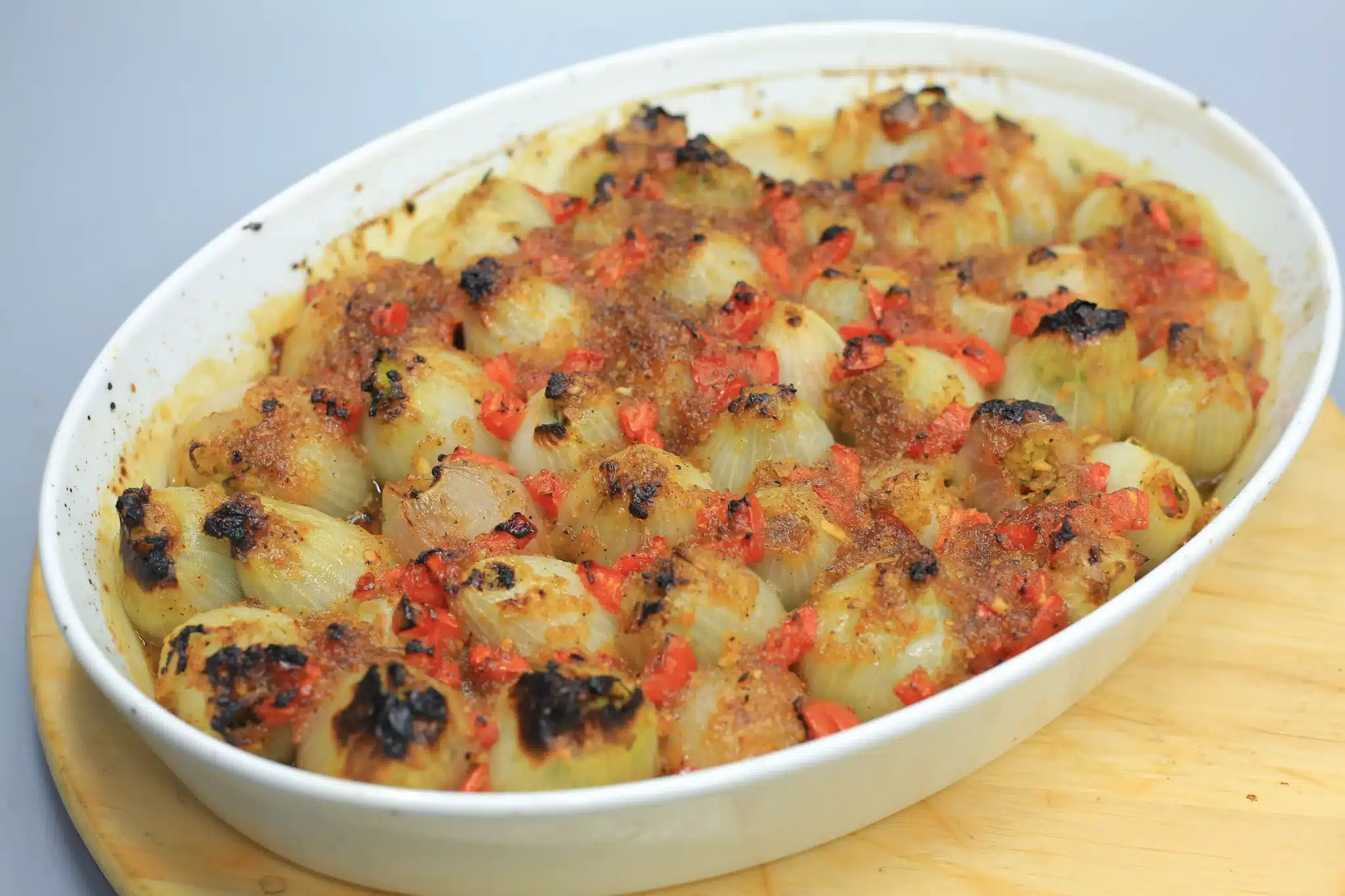 محشي بصل باللحمة المفرومة ودبس الرمان