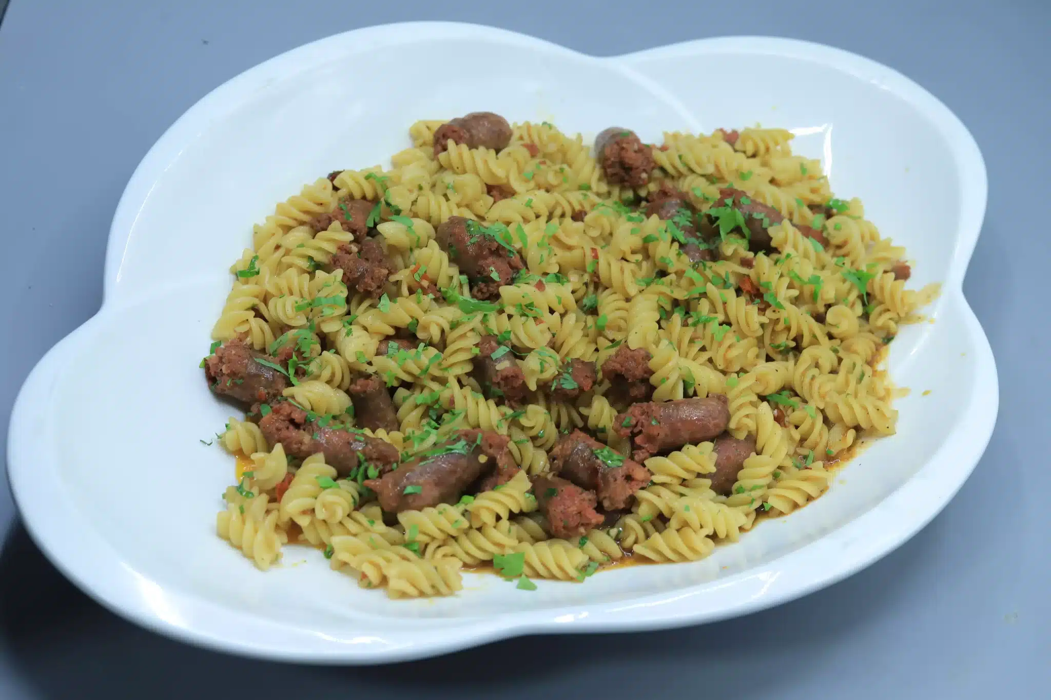 مكرونة بالسجق والعسل