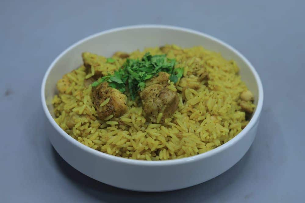 أرز بالكاري والحمص