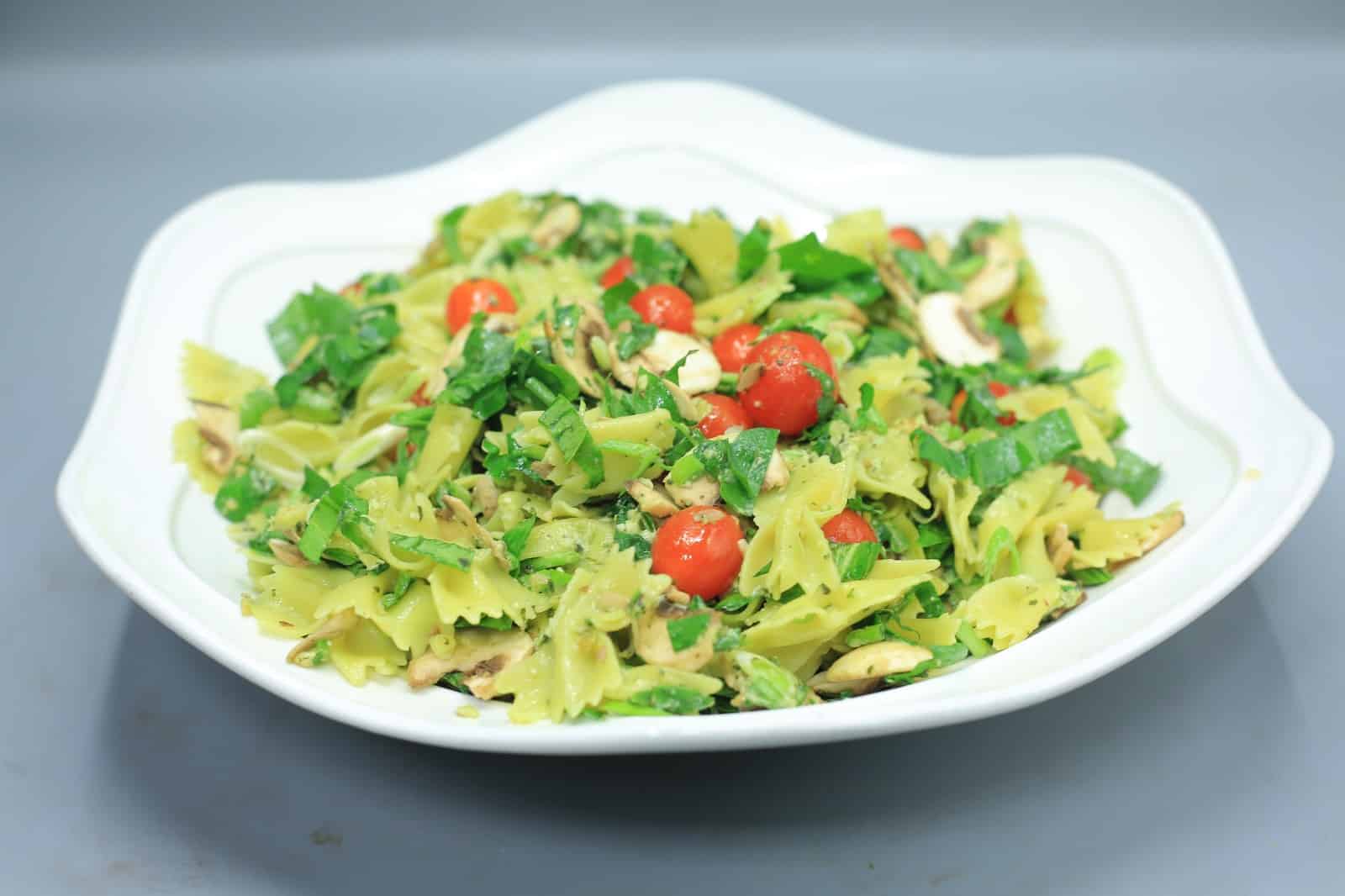 سلطة المكرونة ببيستو السوداني