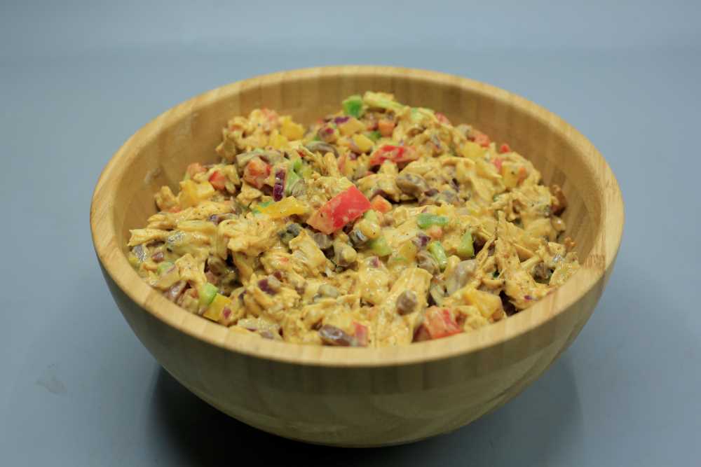 سلطة دجاج متبلة