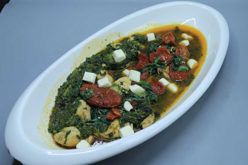 صدور دجاج بالسبانخ والريحان