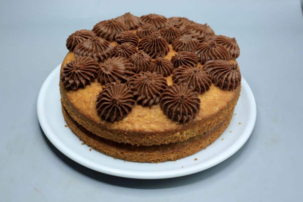 كيك الموز مع فروستنج الشوكولاتة