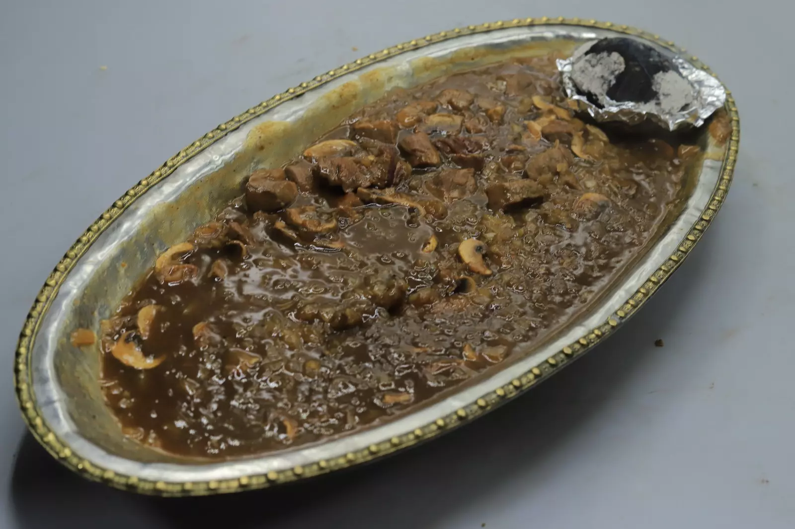 لحمة بالبصل والمشروم