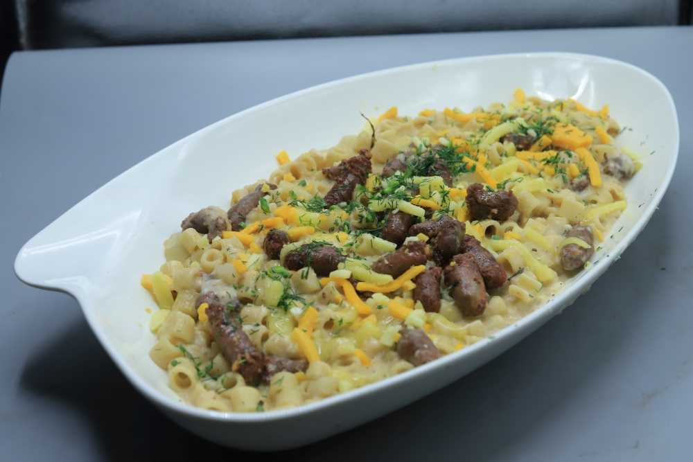 مكرونة بالبطاطس والسجق