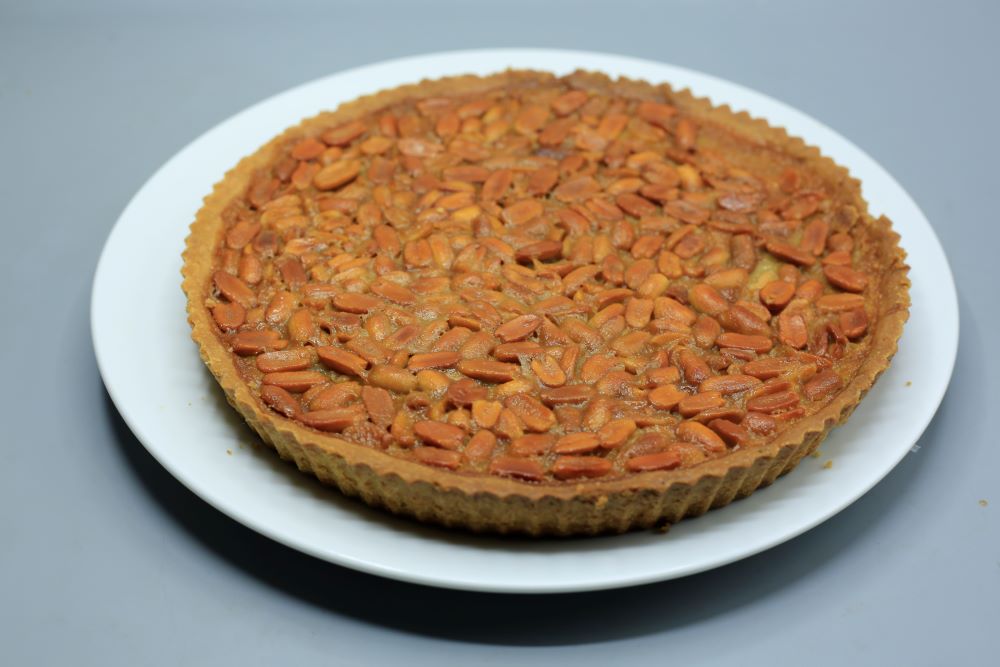 تارت العسل بالروزماري والسوداني