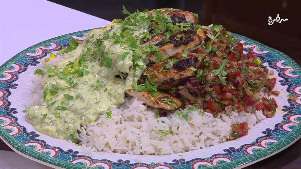 دجاج مشوي مع الأرز والخضار