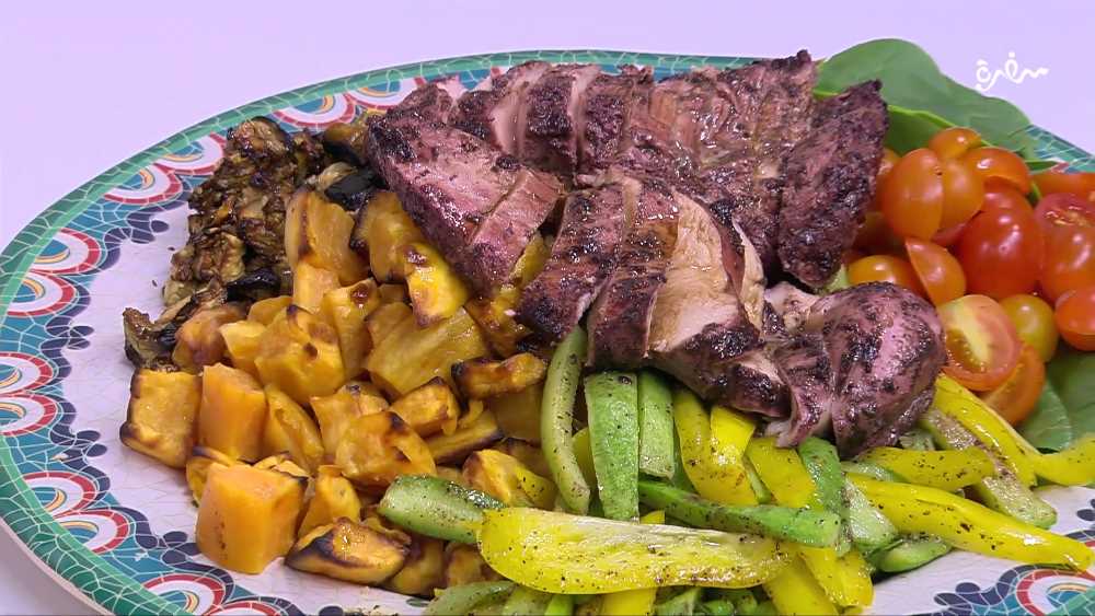 سلطة دجاج بالخضار المشوي