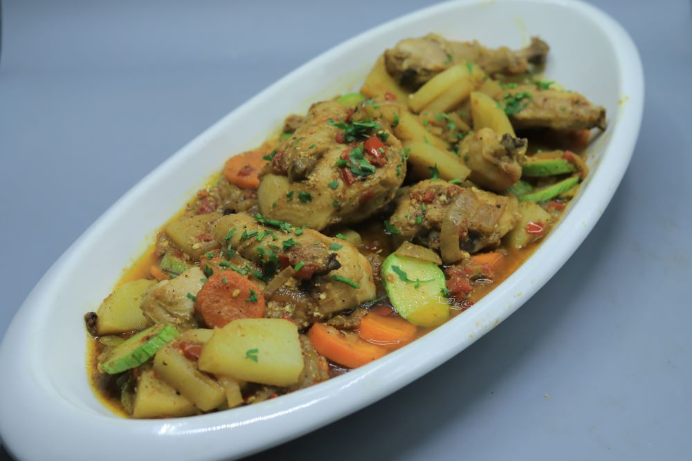 صينية دجاج بالبطاطس والجزر والكوسة