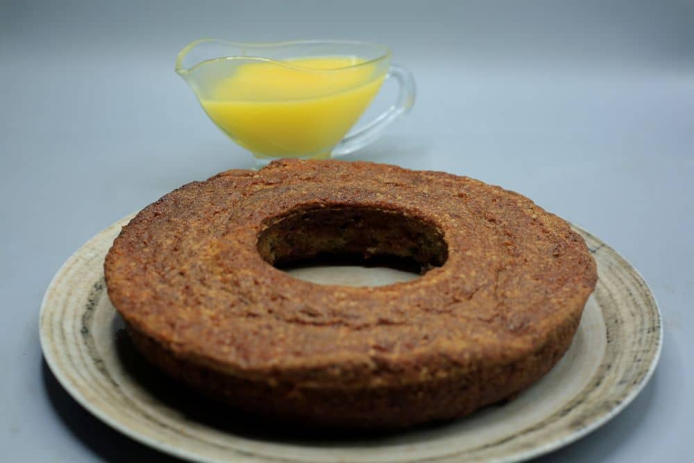 كيك التين مع صوص اللبن الرائب