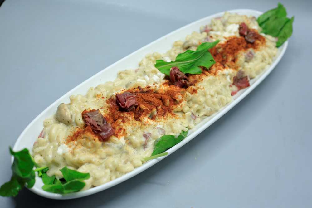 مكرونة بالبسطرمة