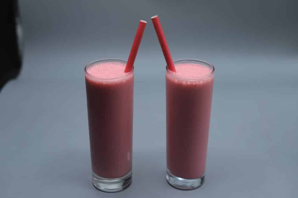 ميلك شيك فراولة بالجوافة