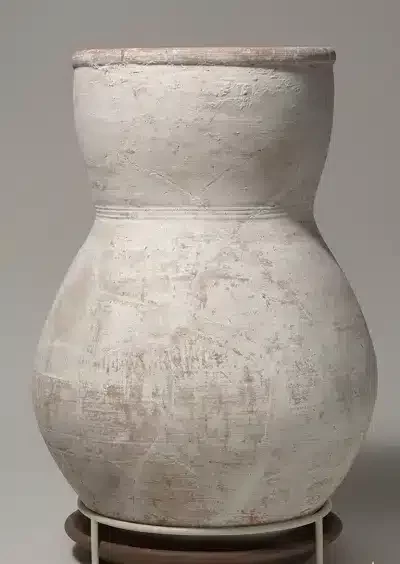 جرة توت عنخ آمون من حفرة الأدوات الجنائزية