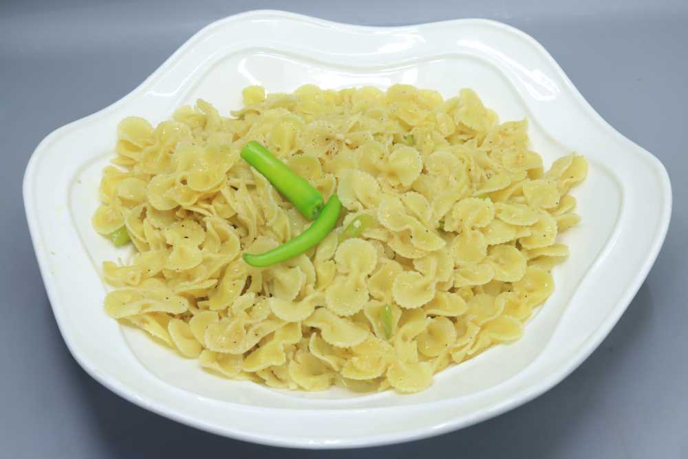 مكرونة بالزبدة والثوم