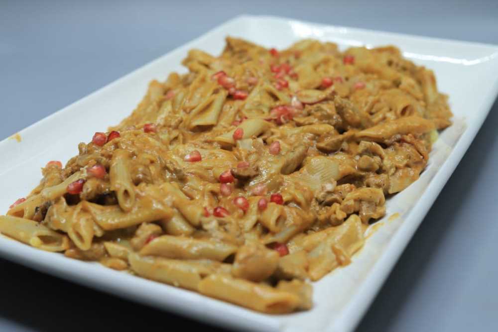 باستا بينك صوص بالدجاج