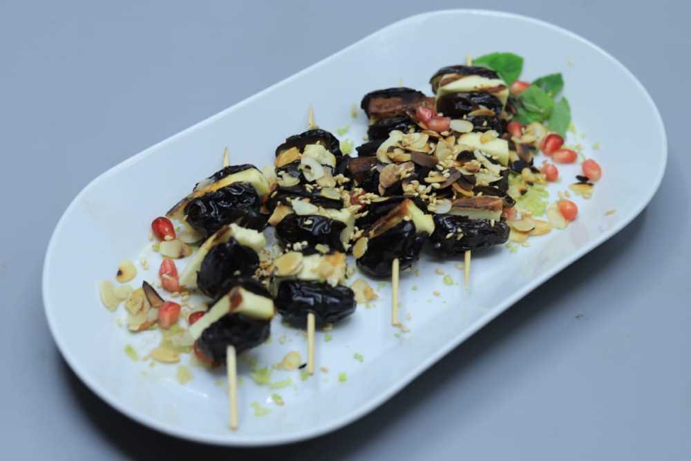 تمر بالجبن الحلوم